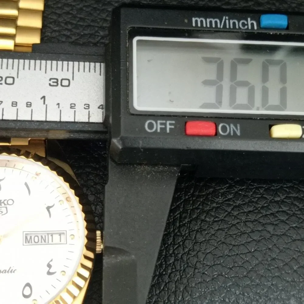 Vintage 1988 Seiko Automatic Mens Gold Watch W/daydate & White accents